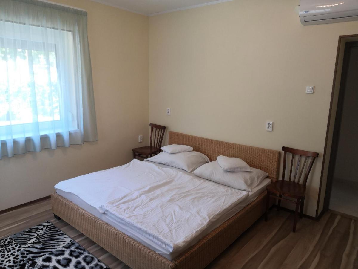 Lila Fuge Apartman Apartment Balatonfured Exterior photo