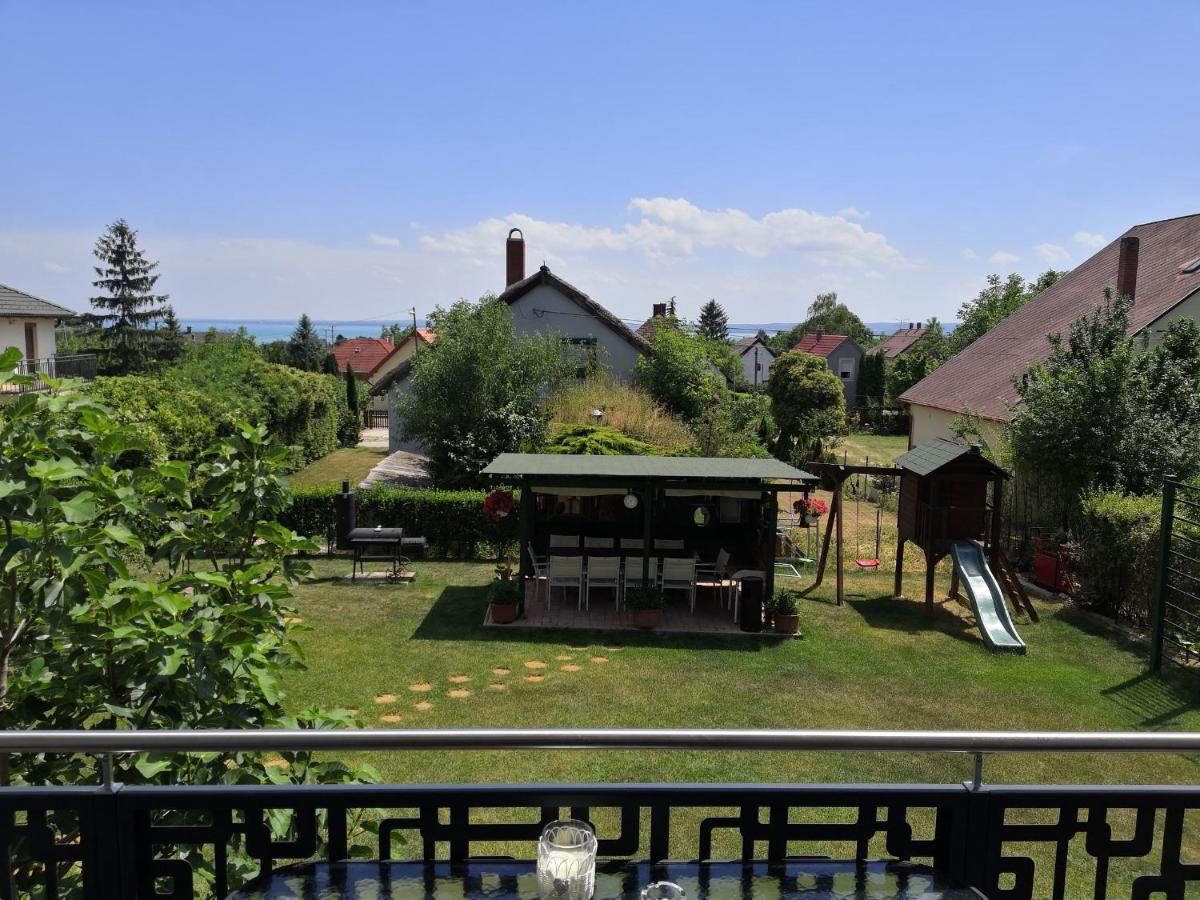 Lila Fuge Apartman Apartment Balatonfured Exterior photo