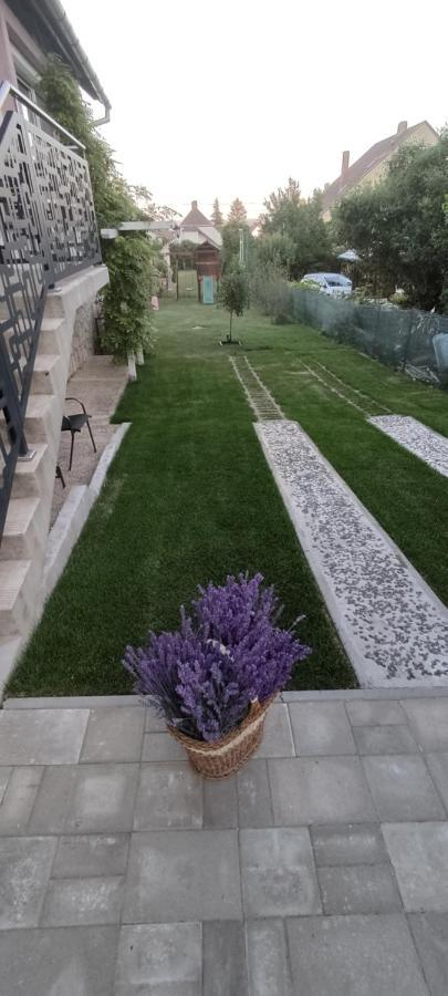 Lila Fuge Apartman Apartment Balatonfured Exterior photo