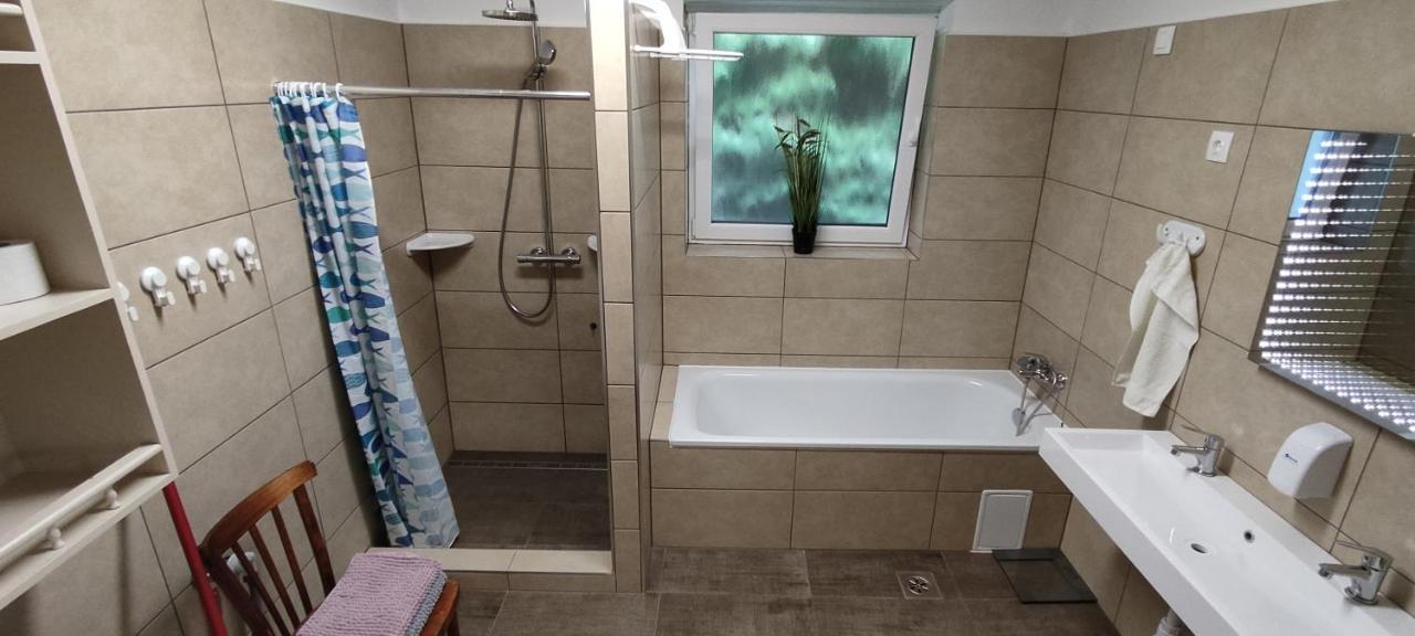 Lila Fuge Apartman Apartment Balatonfured Exterior photo
