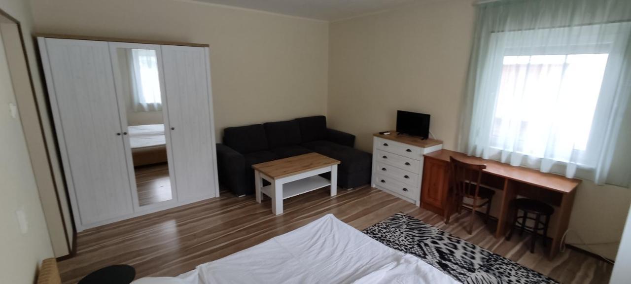Lila Fuge Apartman Apartment Balatonfured Exterior photo