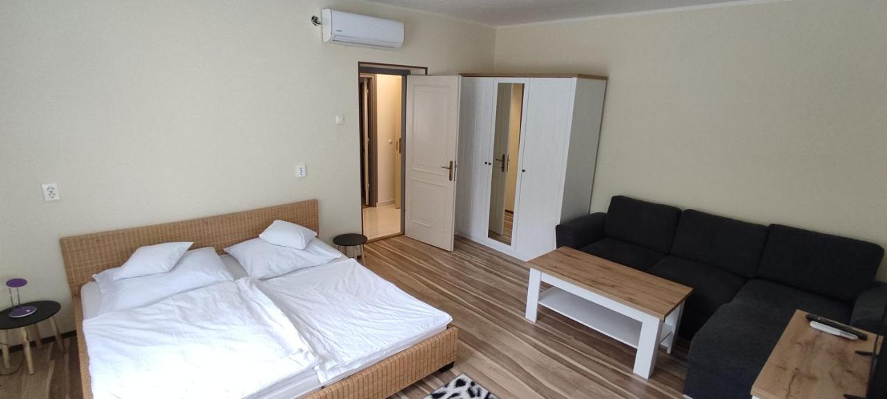 Lila Fuge Apartman Apartment Balatonfured Exterior photo