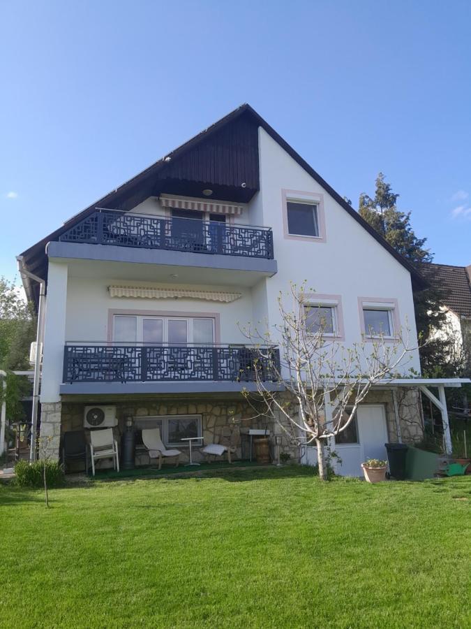 Lila Fuge Apartman Apartment Balatonfured Exterior photo
